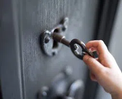 City Locksmith Store Tacoma, WA 253-733-5813 - 14-Unlock-Door